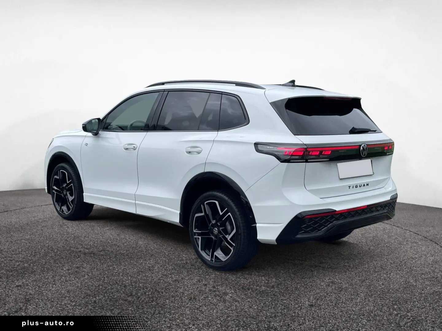 Tiguan R-Line 4Motion TDI DSG 20  AHK PANO BLACK