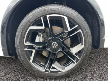 Tiguan R-Line 4Motion TDI DSG 20  AHK PANO BLACK