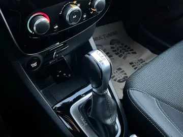 Renault Clio dCi 90 EDC Limited