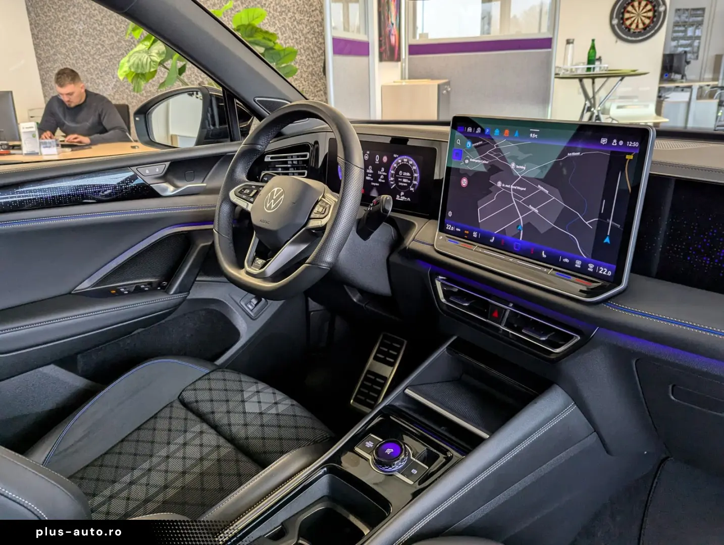 Tiguan 2.0TDI R-Line 4M Pano H K AHK Matrix 20