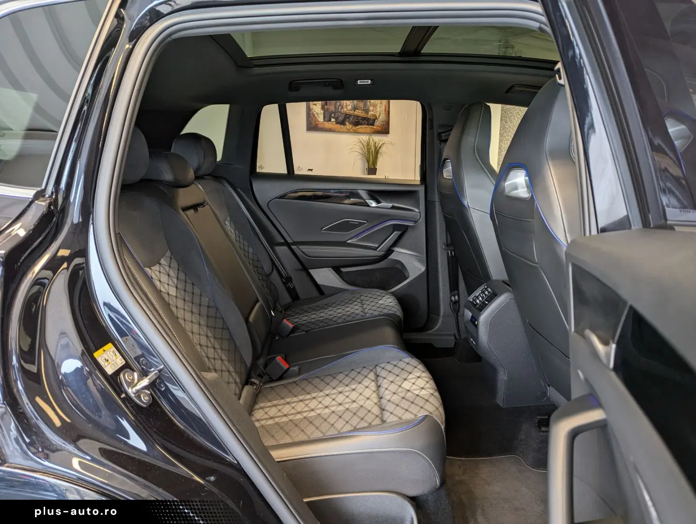 Tiguan 2.0TDI R-Line 4M Pano H K AHK Matrix 20