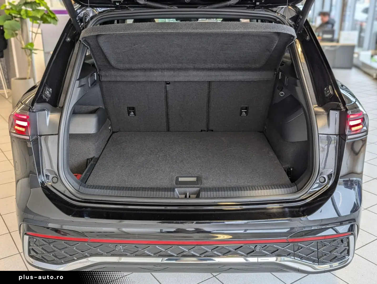 Tiguan 2.0TDI R-Line 4M Pano H K AHK Matrix 20