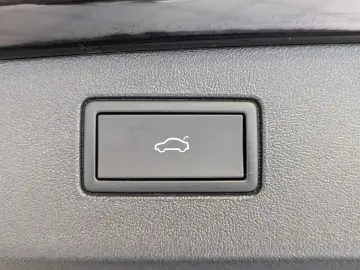 Tiguan 2.0TDI R-Line 4M Pano H K AHK Matrix 20