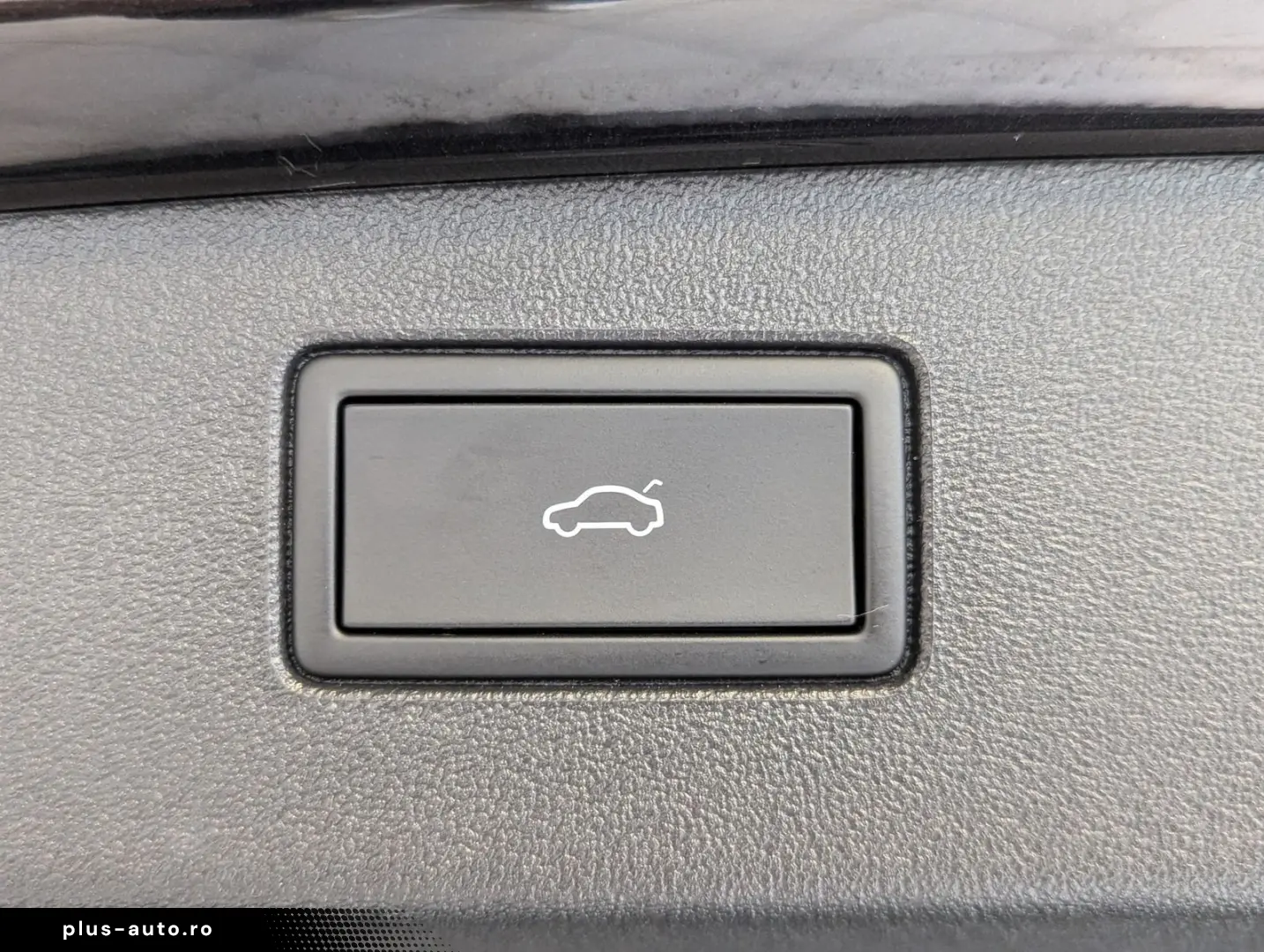 Tiguan 2.0TDI R-Line 4M Pano H K AHK Matrix 20