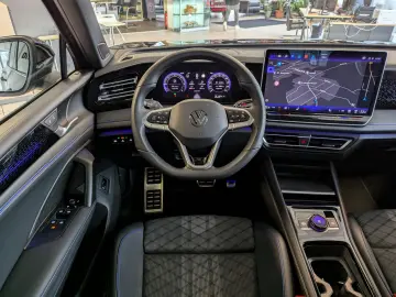 Tiguan 2.0TDI R-Line 4M Pano H K AHK Matrix 20