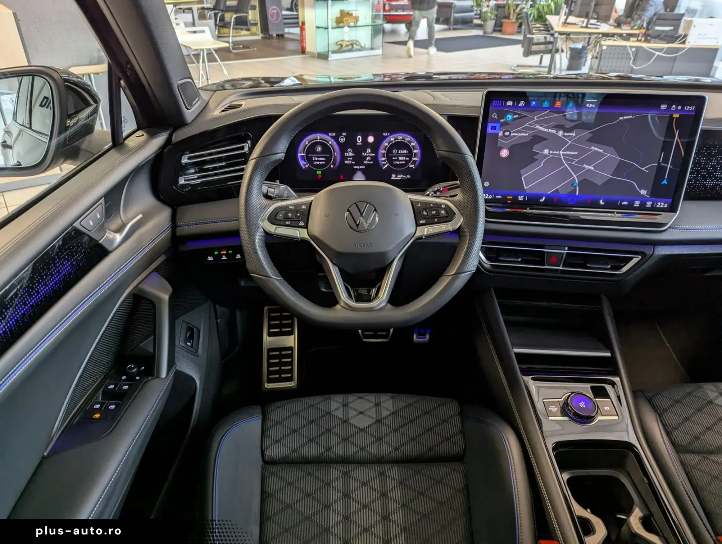 Tiguan 2.0TDI R-Line 4M Pano H K AHK Matrix 20