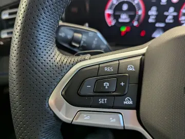 Tiguan 2.0TDI R-Line 4M Pano H K AHK Matrix 20