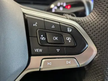 Tiguan 2.0TDI R-Line 4M Pano H K AHK Matrix 20