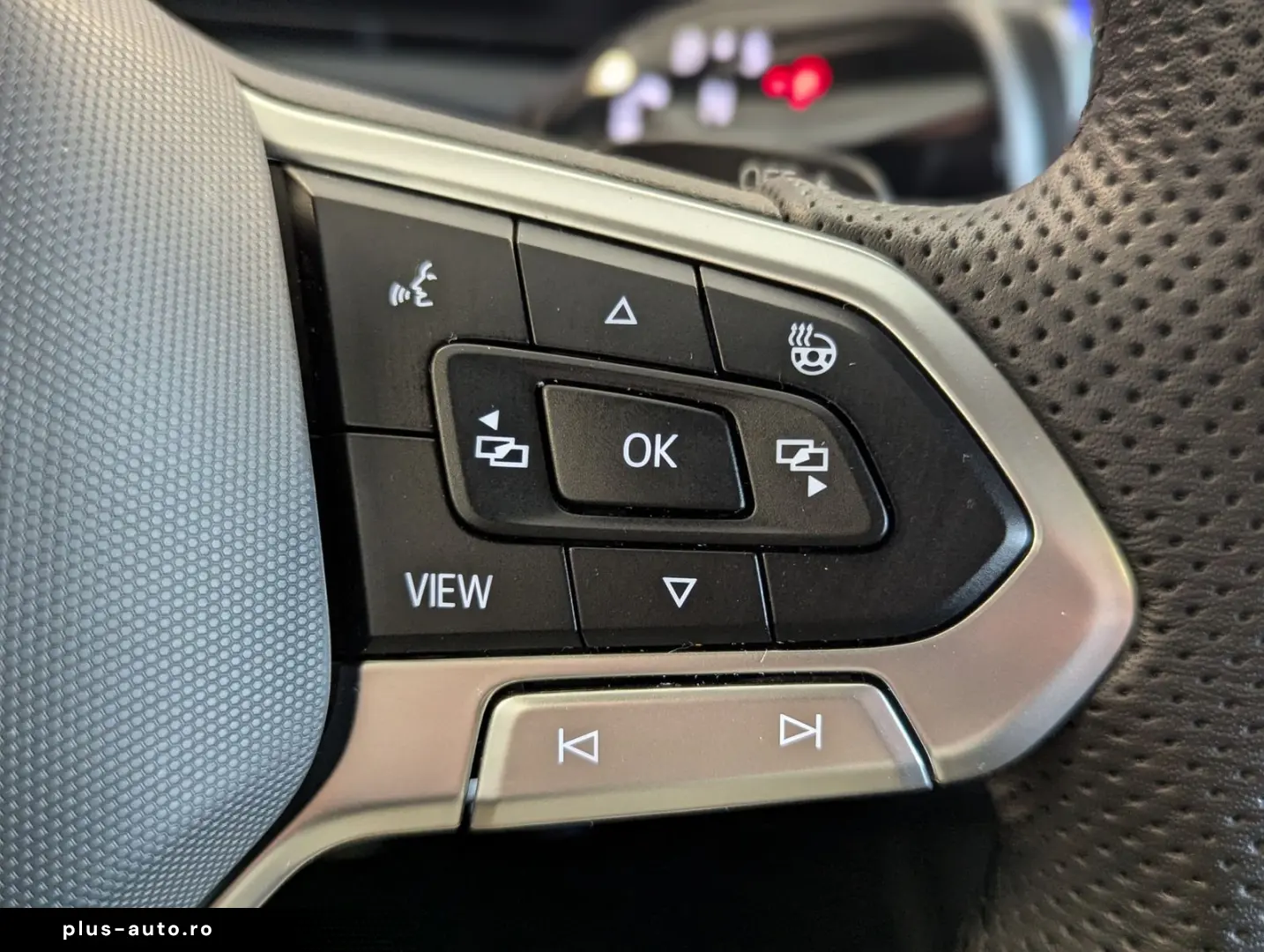 Tiguan 2.0TDI R-Line 4M Pano H K AHK Matrix 20