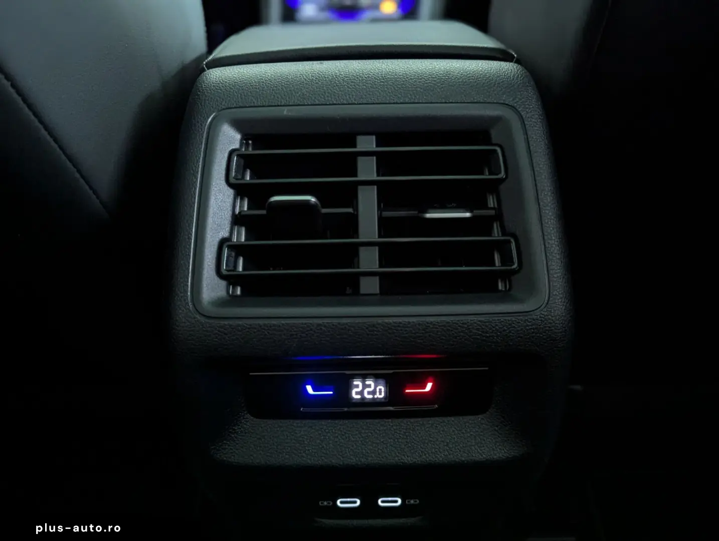 Tiguan 2.0TDI R-Line 4M Pano H K AHK Matrix 20