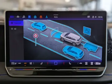 Tiguan 2.0TDI R-Line 4M Pano H K AHK Matrix 20