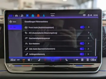 Tiguan 2.0TDI R-Line 4M Pano H K AHK Matrix 20