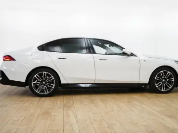 520d Limousine [M Sport  AHK  ACC  RFK  LRH]