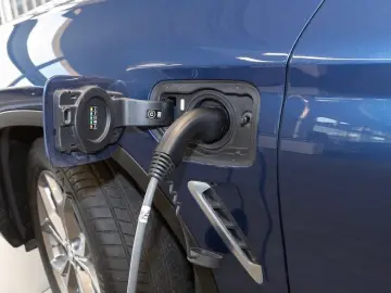 X3 xDrive30e xLine HUD 360