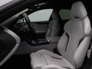 M8 Competition Gran Coupé Laser 360 B&W HUD Voll