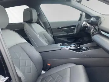 520d xDrive  € 1.190 Zubehörbonus Standhzg.