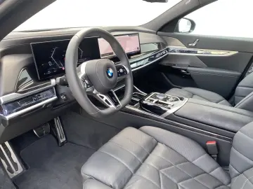 740d xDrive M-PAKET   SITZBELÜFTUNG V&H   SH   G