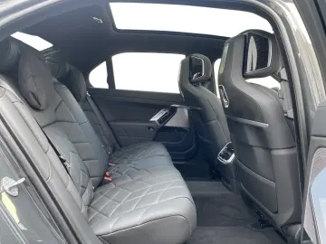 740d xDrive M-PAKET   SITZBELÜFTUNG V&H   SH   G