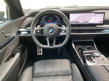 740d xDrive M-PAKET   SITZBELÜFTUNG V&H   SH   G