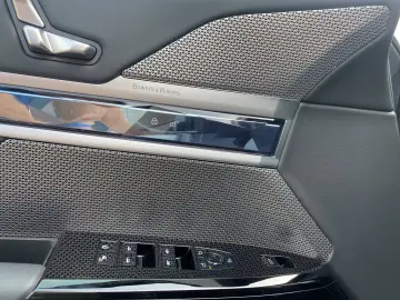 740d xDrive M-PAKET   SITZBELÜFTUNG V&H   SH   G