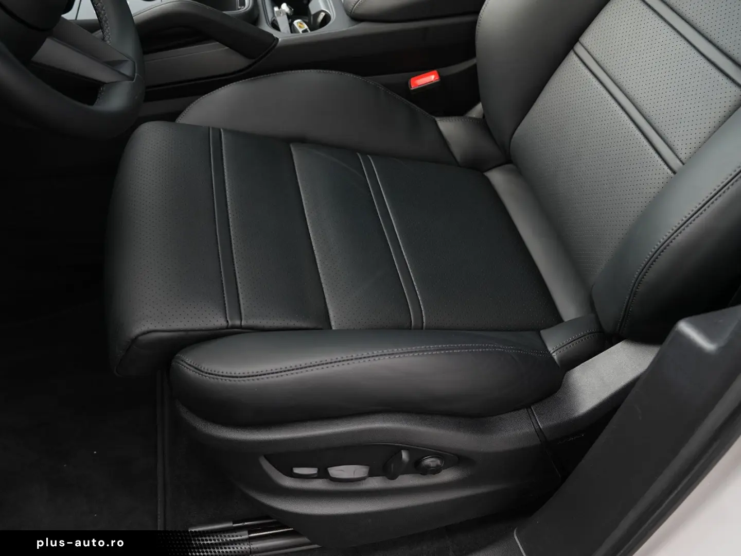 E-Hybrid Coupé ACC-LUFTF-PANO-HD-AHK-HUD-BOSE-RS