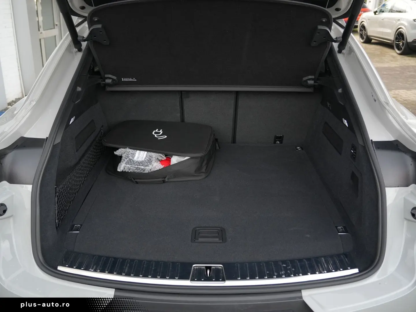 E-Hybrid Coupé ACC-LUFTF-PANO-HD-AHK-HUD-BOSE-RS