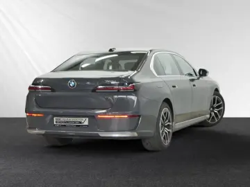 740d xDrive  € 1.190 Zubehörbonus AHK Standhzg.