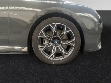 750e xDrive  € 1.190 Zubehörbonus SkyLounge