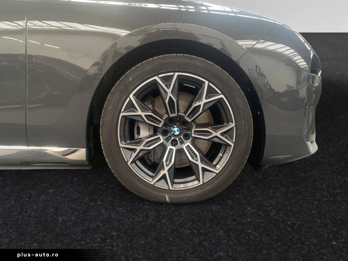 750e xDrive  € 1.190 Zubehörbonus SkyLounge