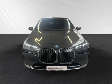 750e xDrive  € 1.190 Zubehörbonus SkyLounge