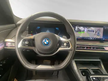 750e xDrive  € 1.190 Zubehörbonus SkyLounge