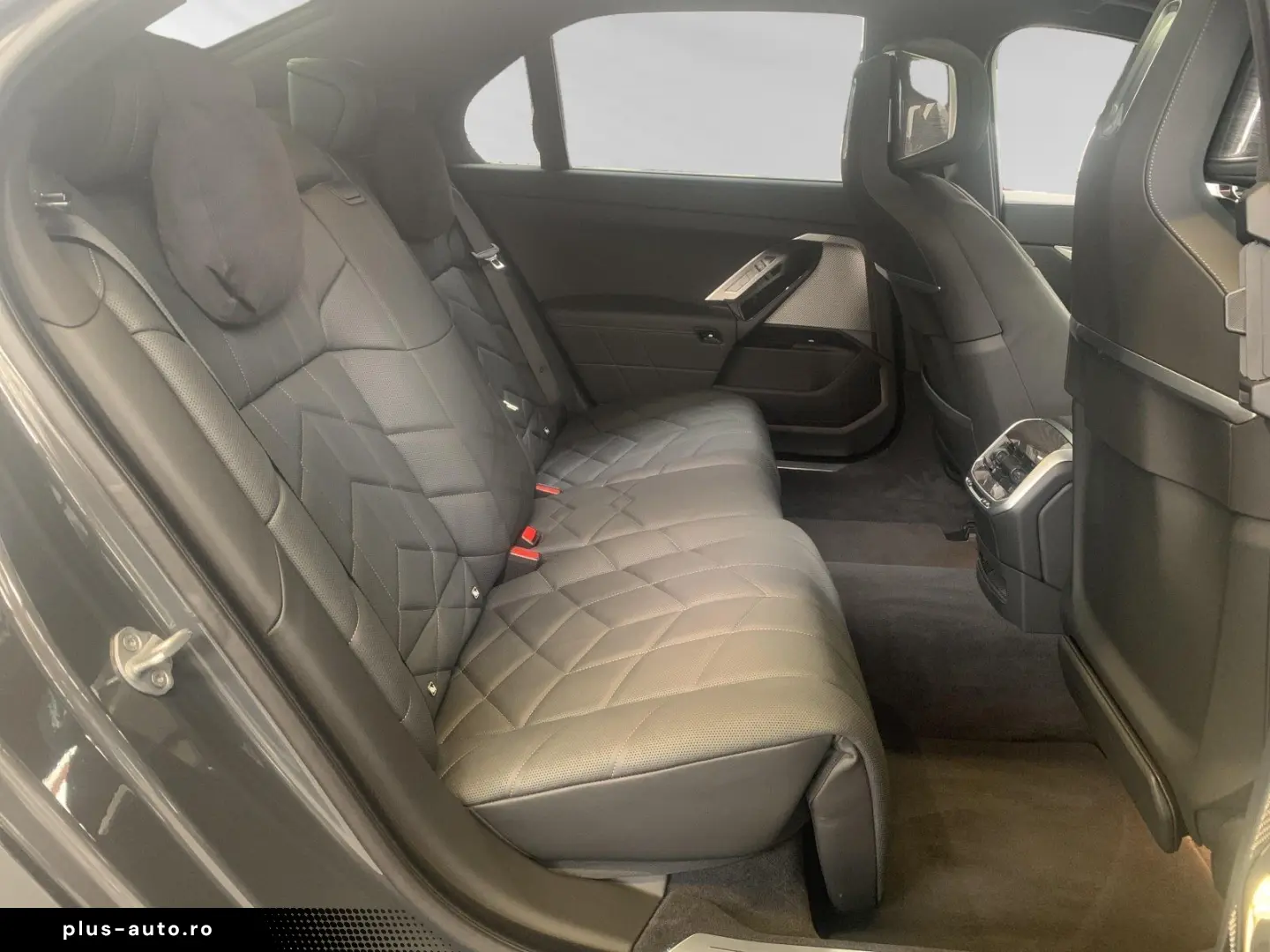 750e xDrive  € 1.190 Zubehörbonus SkyLounge