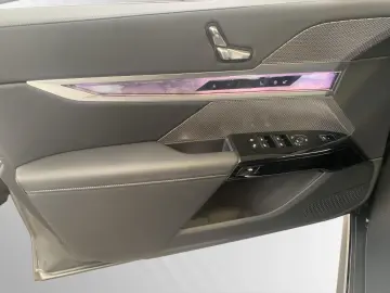 750e xDrive  € 1.190 Zubehörbonus SkyLounge