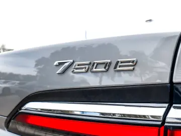 750e xDrive HUD PANO ACC 360 KAM RFK NAVI LED