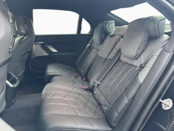 750e xDr M Sport ExLounge AutoTür Kristall SkyL