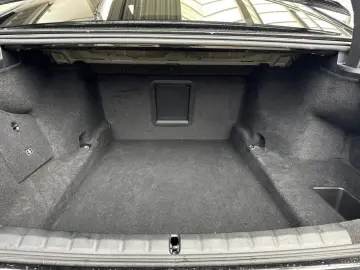 750e xDr M Sport ExLounge AutoTür Kristall SkyL