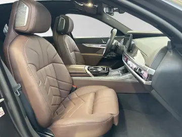 750e xDrive Lr. 1.290 - br. o.Anz. 48Mon 5`Km p.