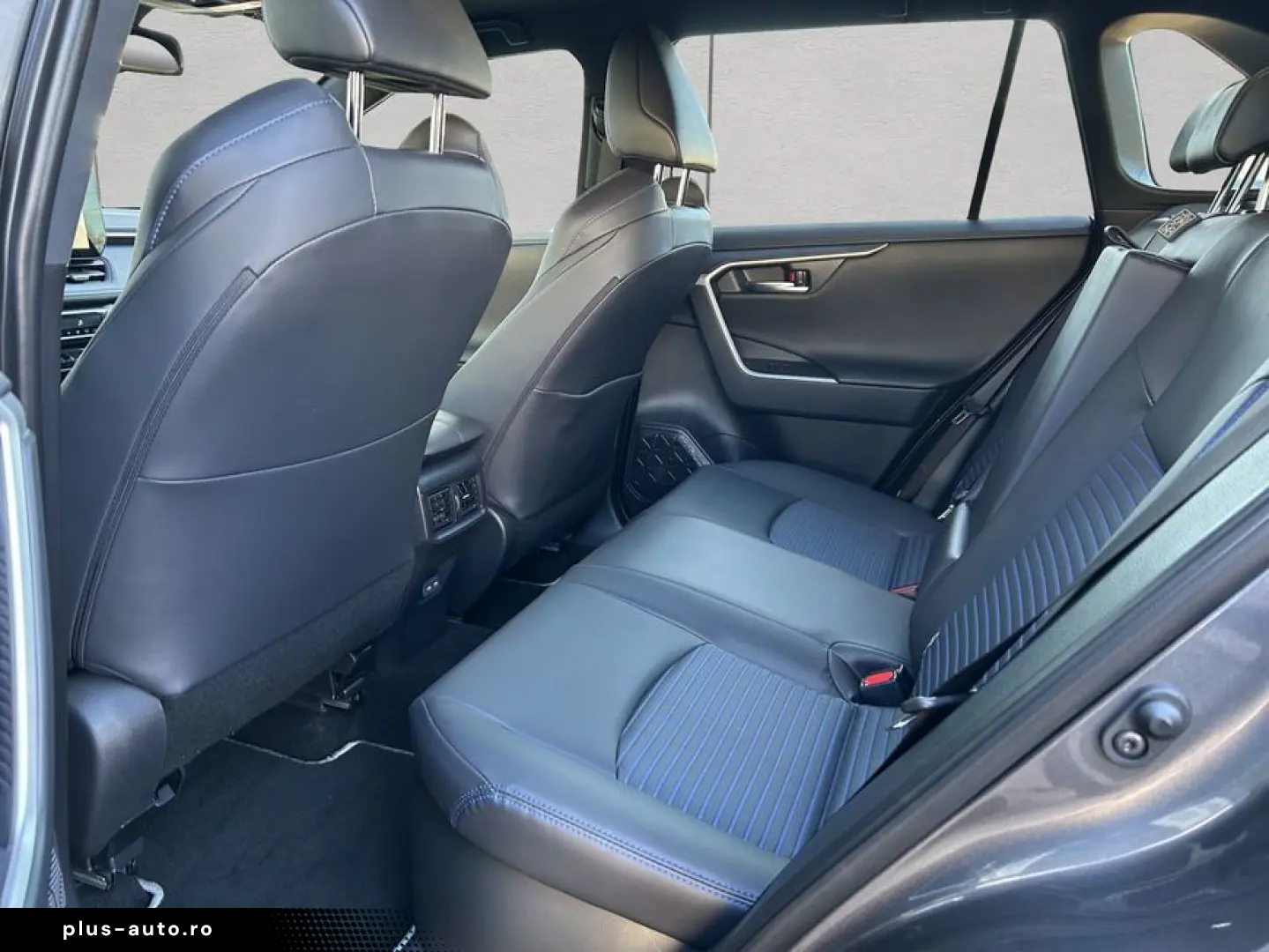 RAV 4 2.5 Hybrid Selection Panorama