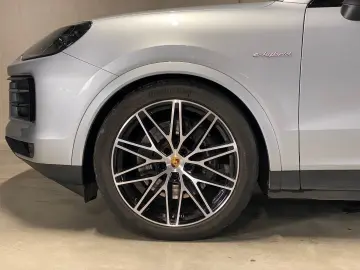 Cayenne E-Hybrid Coupe   InnoDrive   BOSE