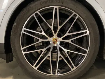 Cayenne E-Hybrid Coupe   InnoDrive   BOSE