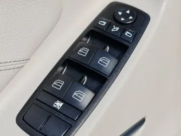 Mercedes-Benz ML 320