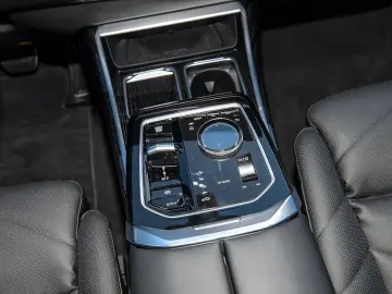 740d xDrive M Sport HuD Pano Sky Lounge Standhzg