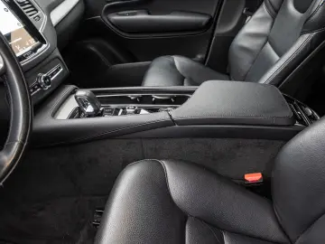 XC90 Inscription Expression Recharge Plug-In Hyb