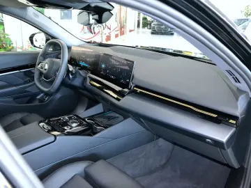 520i A   HUD   LED   4 ZONEN   HARMAN   ACC