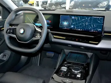 520i A   HUD   LED   4 ZONEN   HARMAN   ACC