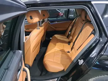 530 e Luxury Line 4xsHZ Leder LED LivecP Kamera