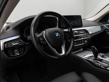 530i Kamera DAB HiFi DrivingAssist Alarm Sport