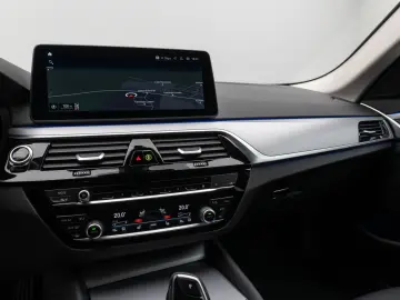 530i Kamera DAB HiFi DrivingAssist Alarm Sport