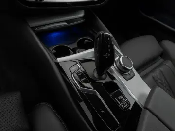 530i Kamera DAB HiFi DrivingAssist Alarm Sport