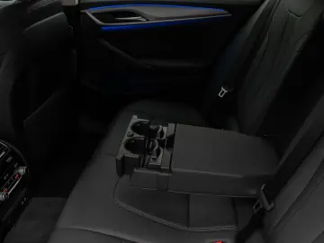 530i Kamera DAB HiFi DrivingAssist Alarm Sport